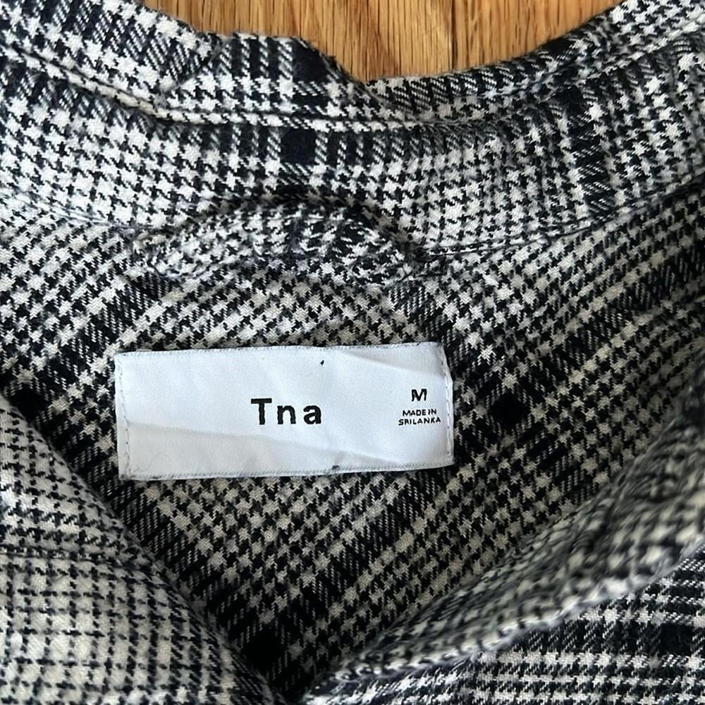 Aritzia TNA plaid button down shirt - Picture 6 of 8